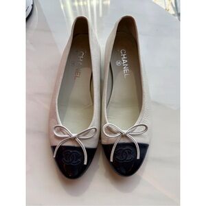 CHANEL Two-Tone White and Black Flats